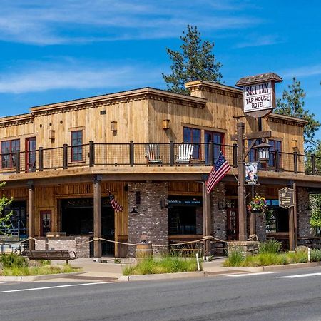 Ski Inn Taphouse Hotel 西斯特斯 外观 照片